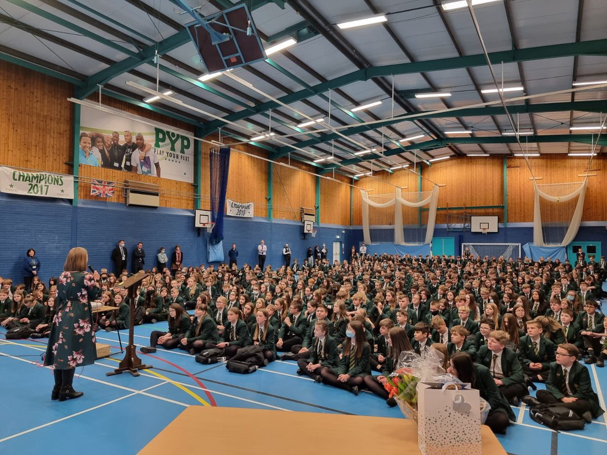 EShelbourn's tweet photo. Thank you to my colleagues and students for a very special last day at @SkegGrammar. I will miss you! #ASoundConscience #IsAWallOfBrass 🙌🏻 https://t.co/LgVFjRcm7I