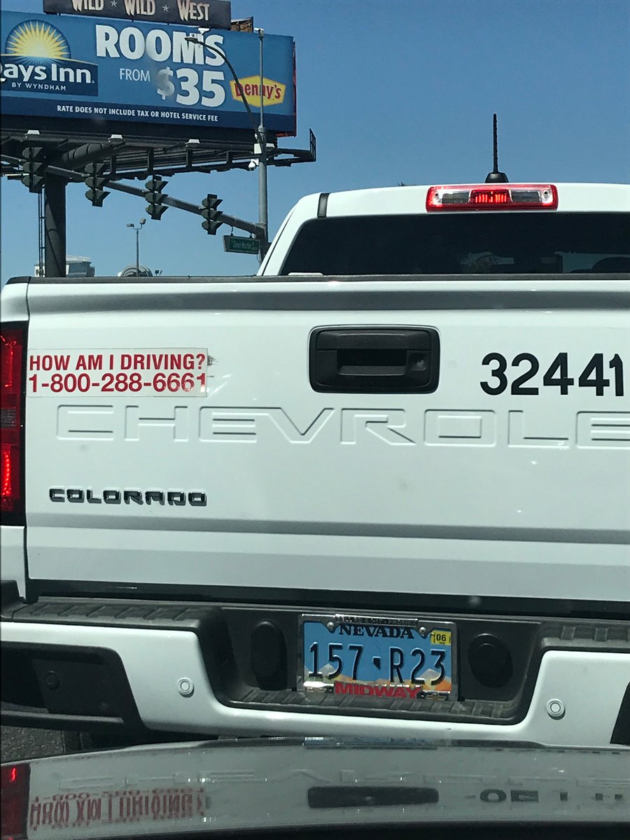 hellbeatle's tweet photo. Shitty since your in the middle of 2 left hand turn lanes https://t.co/9av4NdALSA