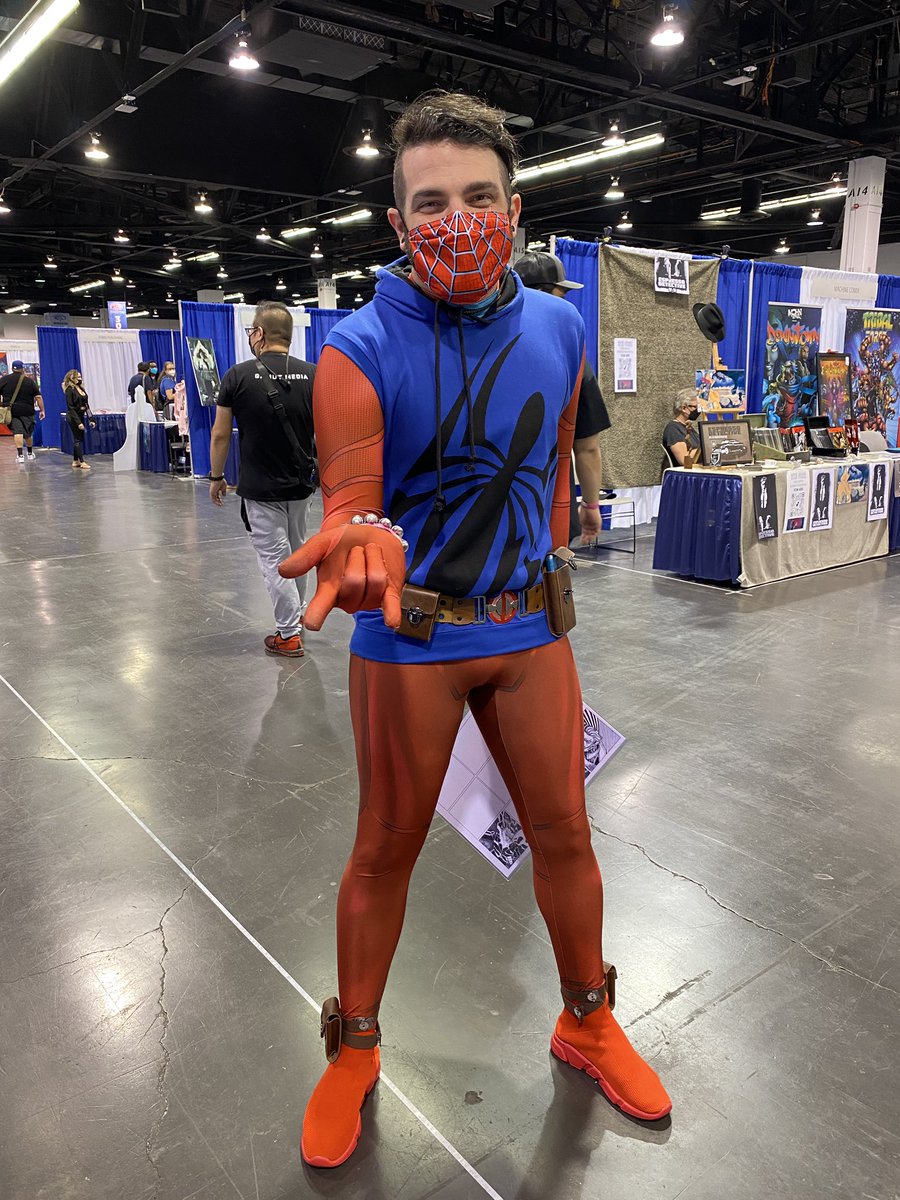 TheVillainist's tweet photo. Spidermenz #wondercon #buttz https://t.co/lNXqLey68x