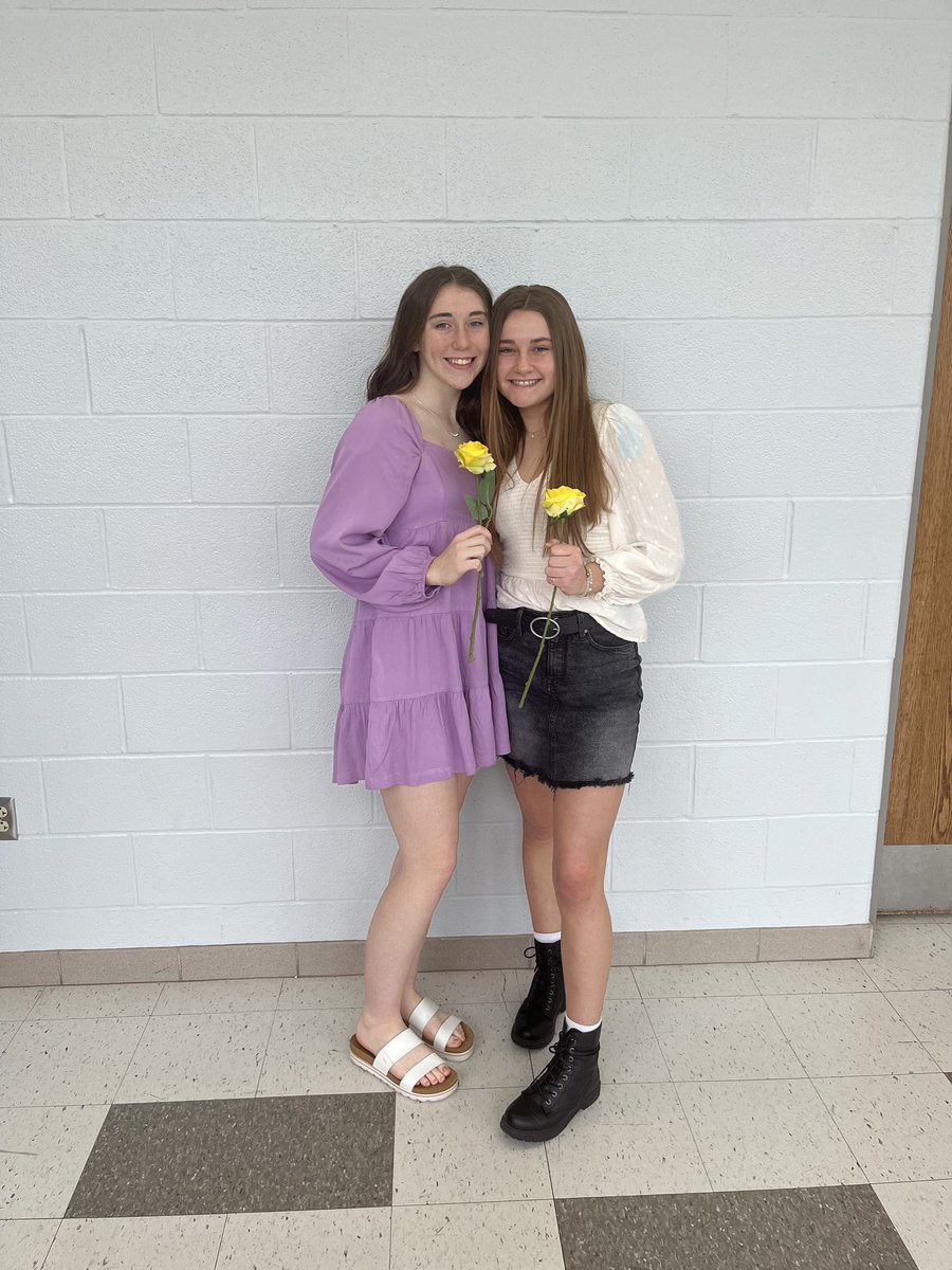 ohiolightning05's tweet photo. Excellence on the field but even more important is the excellence we see off the field with these young ladies!Congratulations @TaylorFinefrock and @BrooklynUry on your NHS introductions. https://t.co/YxyIzYc5CG