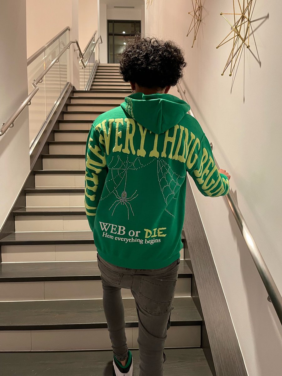 Yousefthearab's tweet photo. 24 years around the sun happy birthday to me #100kYouYouloading #Kobeyear 🤑💚! https://t.co/a47ZsDh0za