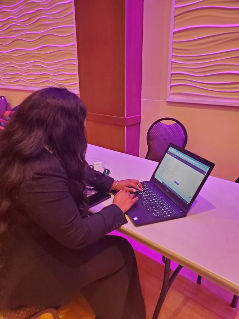 When our recruitment team is the last one present but it’s WORTH THE WAIT! Persistence is key in DeSoto ISD.  @desotoisdengage <a href="/mrpaceneely/">Dr. Michelle Neely明鳳</a>