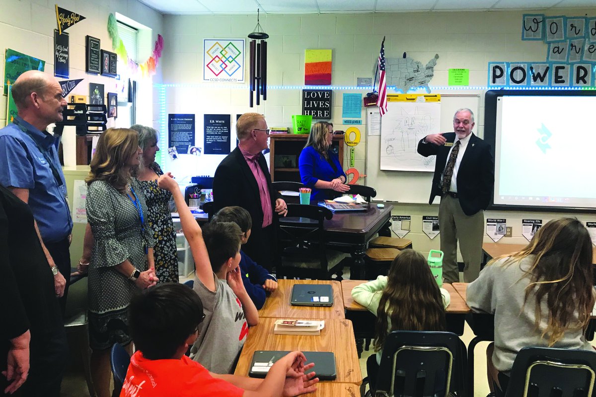 A CCSD teacher enjoyed a surprise today: a visit from State Superintendent of Schools Richard Woods! He visited Indian Knoll ES teacher Chelsea Leming to congratulate her on recently being named one of Georgia’s 10 Teacher of the Year finalists. cherokeek12.net/News/woodsikes…