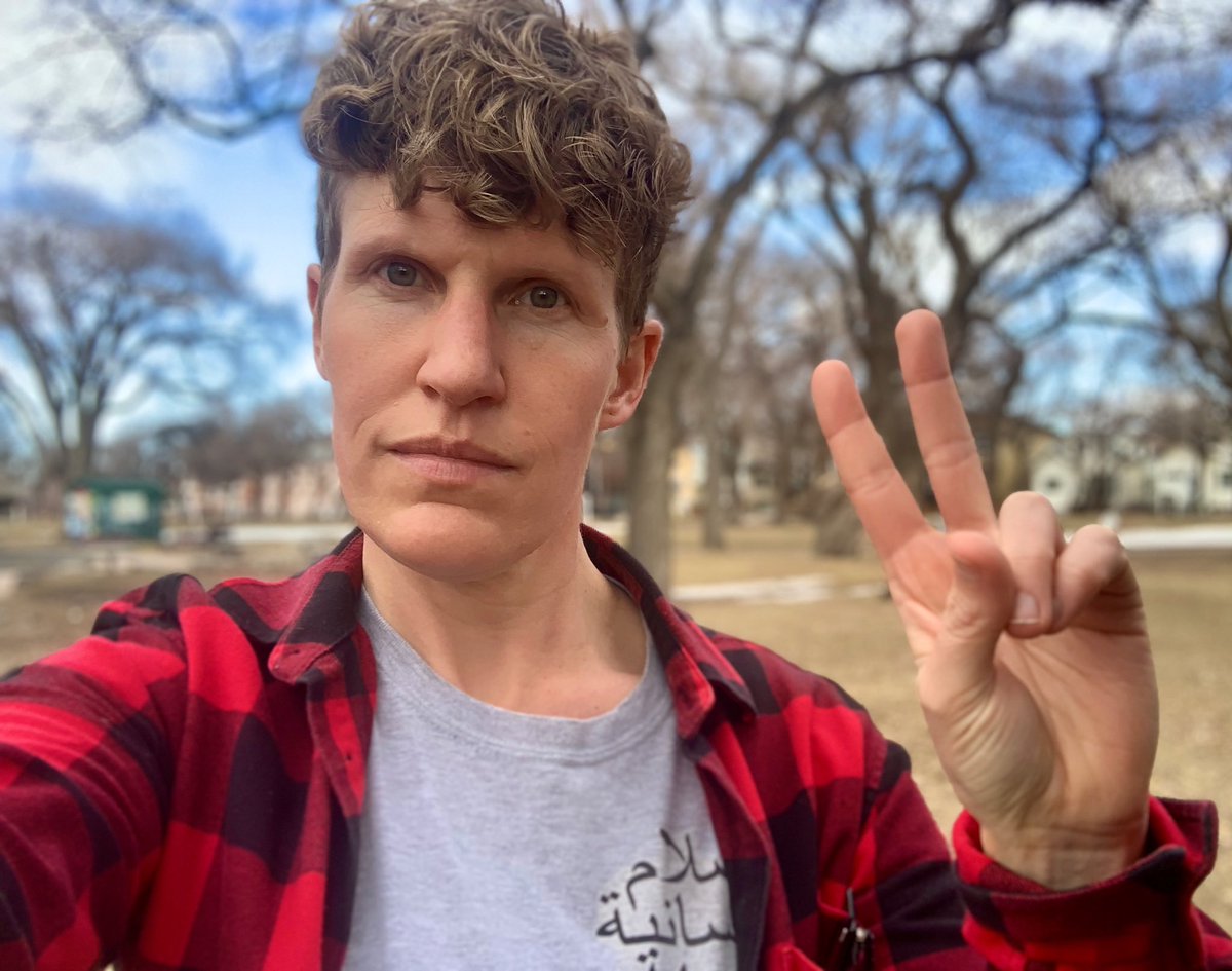 JanisIrwin's tweet photo. Got a haircut, just got sir’d.

Friendly reminder to avoid “sir”, “ma’am”, or honorifics of the sort. They’re awkward and unnecessary, unless you’re referring to Oregano, who prefers “King”.

Real talk though: I joke, but for many, being misgendered is hurtful and painful.

✌️ https://t.co/Q14K6Pyfwv