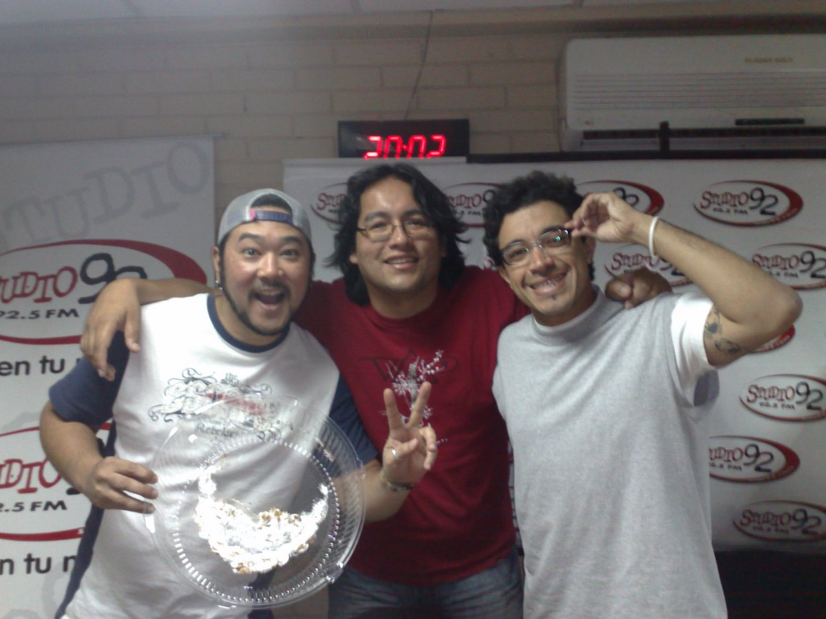 jevedel's tweet photo. Un día com hoy, hace 20 años, inicié Mal Elemento con @ChinoyAdolfo. Tenía 24 años.

Un día como hoy, hace 14 años, me fui de Mal Elemento - la foto -. Tenía 30 años.

Un día como hoy, y por siempre, recordaré esta gran etapa de mi vida y a mis hermanos. https://t.co/5wAcSaPvSP