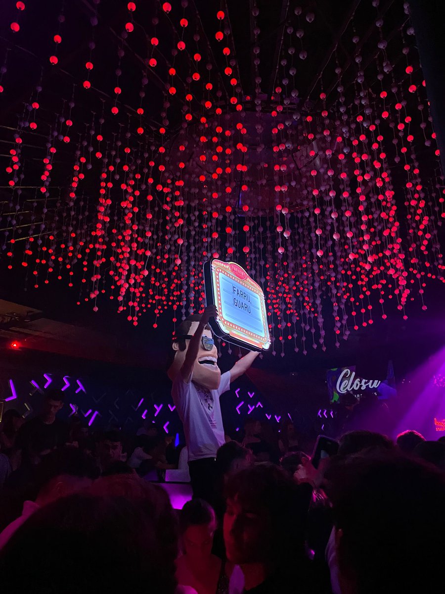 Pompeufarra's tweet photo. Aquesta nit repetim amb més força que mai!
Us esperem😉🥳
#pompeufarra #twentiesbarcelona #farruguarru https://t.co/SuVqJZyyao