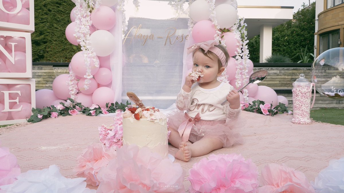 FirstYearFilms's tweet photo. The prettiest of pink set-ups for our #firstyearfilms star Alaya-Rose's cake smash 🌸💕🌸

These shoots are always a highlight with First Year Films and Alaya didn't disappoint by really getting her hands - and the rest of her - dirty!

https://t.co/IVeRCRk5Dv

@NerminaPieters https://t.co/6MdUxLNjDV