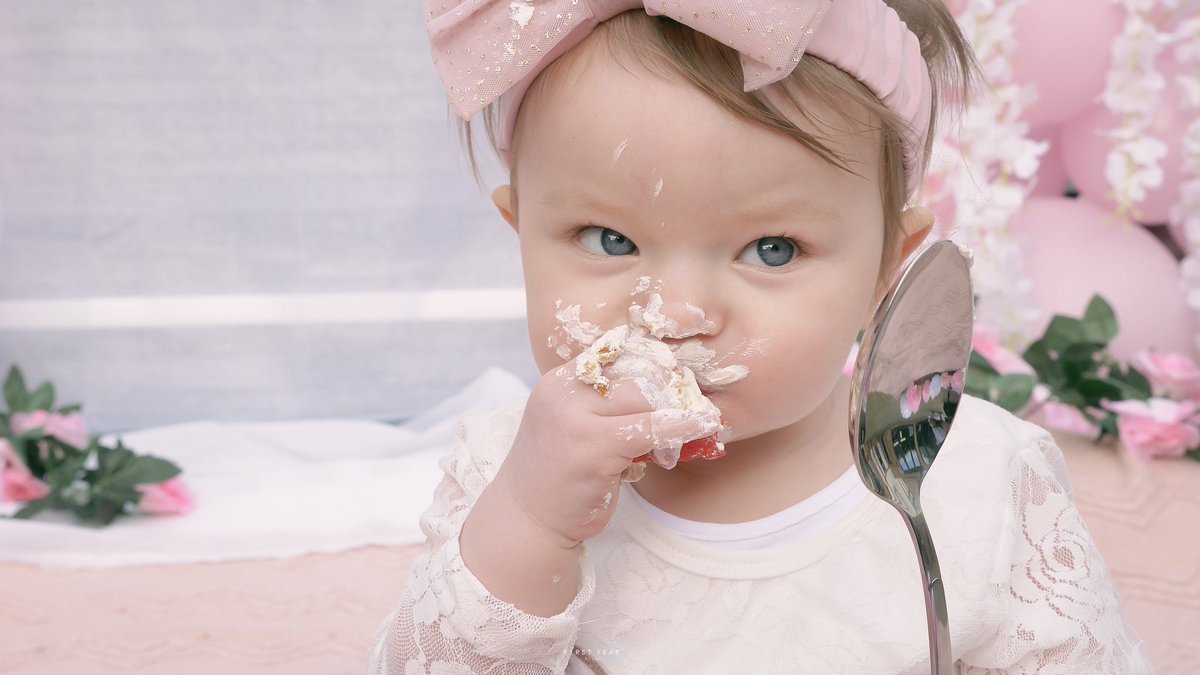 FirstYearFilms's tweet photo. The prettiest of pink set-ups for our #firstyearfilms star Alaya-Rose's cake smash 🌸💕🌸

These shoots are always a highlight with First Year Films and Alaya didn't disappoint by really getting her hands - and the rest of her - dirty!

https://t.co/IVeRCRk5Dv

@NerminaPieters https://t.co/6MdUxLNjDV