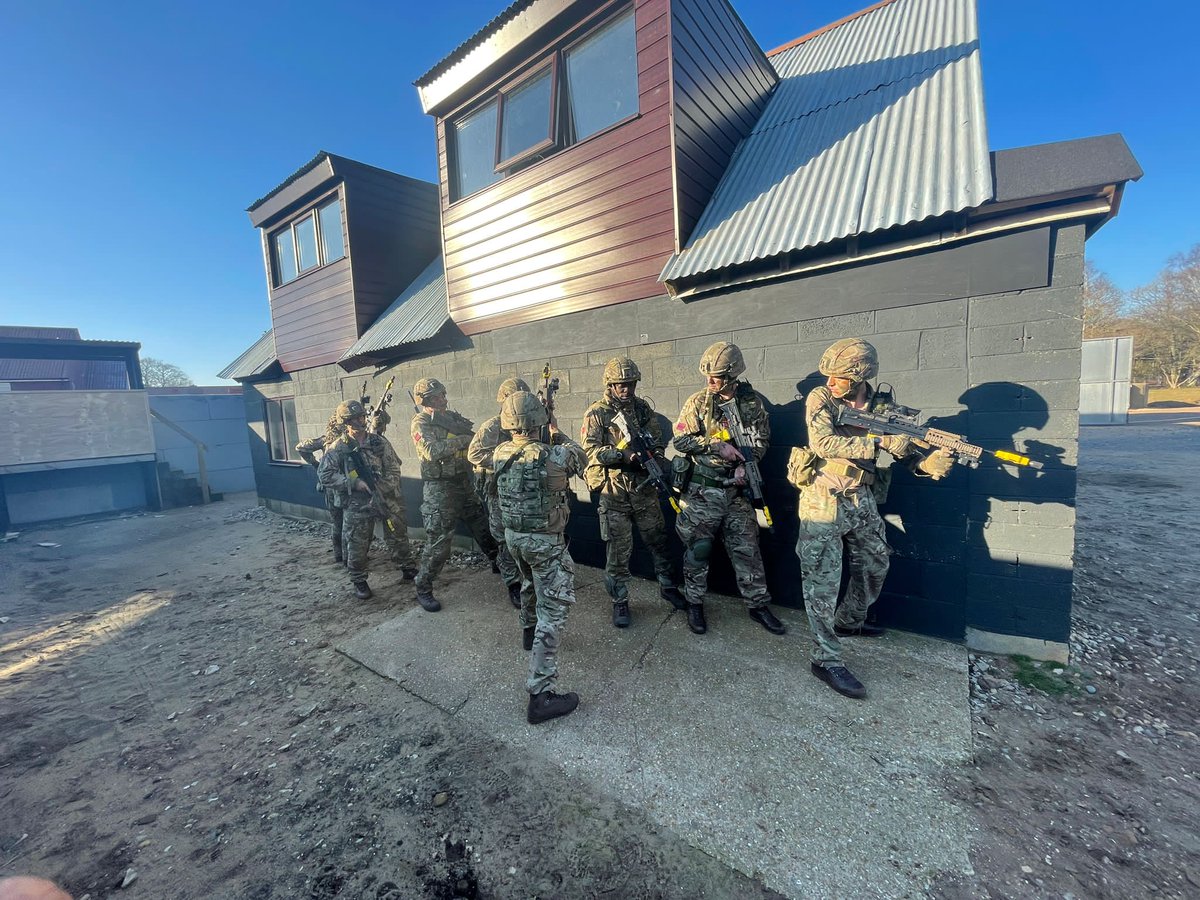 101EngrRegt's tweet photo. 221 Fd Sqn (EOD&amp;S) delivered a fantastic weekend of Urban Operations training. #ArmyReservists learned important skills such as close quarter combat, building clearance, close target recce, tactical report writing and execution of orders #UrbanOps #FollowTheSapper #FailLearnWin https://t.co/HLAZRxFJ91