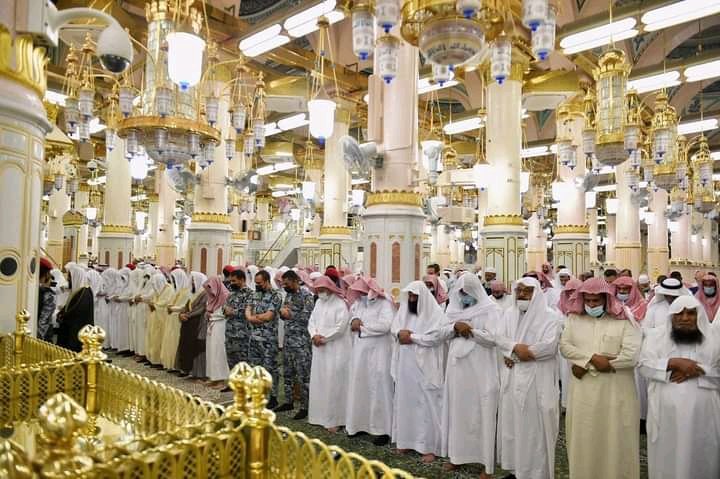 AtpHausa's tweet photo. ALHAMDULILLAH : Kasar Saudiyya ta fara gabatar da Sallar Tarawihi a manya masallatai biyu masu Alfarma, Makka da Madina, Allah ya nuna mana karshen Ramadan da Imani https://t.co/I5MKwjaqoL