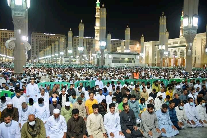 AtpHausa's tweet photo. ALHAMDULILLAH : Kasar Saudiyya ta fara gabatar da Sallar Tarawihi a manya masallatai biyu masu Alfarma, Makka da Madina, Allah ya nuna mana karshen Ramadan da Imani https://t.co/I5MKwjaqoL