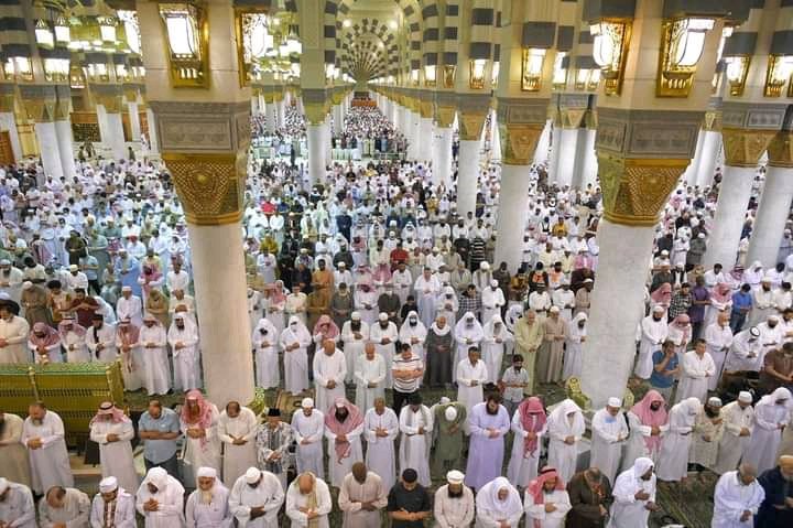 AtpHausa's tweet photo. ALHAMDULILLAH : Kasar Saudiyya ta fara gabatar da Sallar Tarawihi a manya masallatai biyu masu Alfarma, Makka da Madina, Allah ya nuna mana karshen Ramadan da Imani https://t.co/I5MKwjaqoL