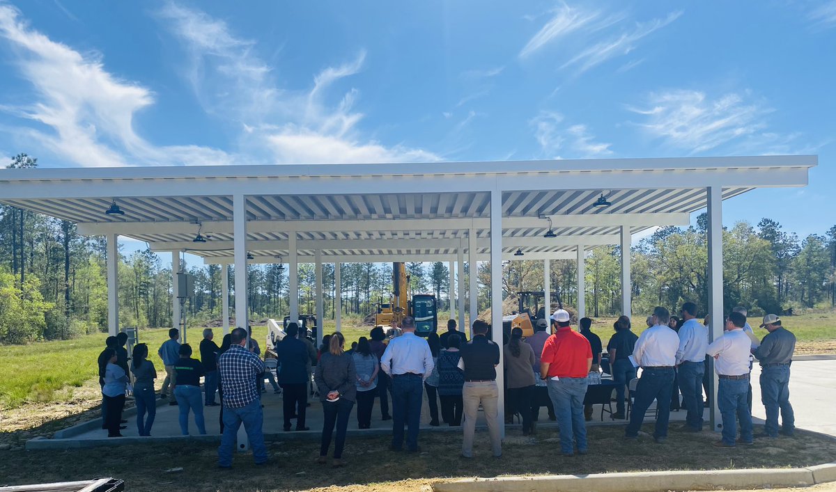 NTCCgators's tweet photo. Today was our “Earth Moving” ceremony for our new Heavy Equipment Program. THANK YOU to all stakeholders, industry partners and NTCC staff for making this possible. @WeeksMarineInc @stppschools @StTammanyCorp @STPGOV https://t.co/DyKseJjtSR