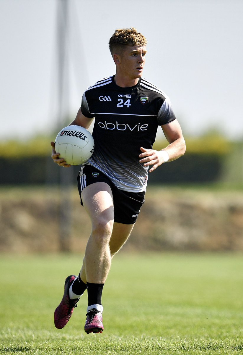 gaelicplayers's tweet photo. We remember Red Óg Murphy, a young man gone far too early.

To his family, loved ones, friends and teammates; our hearts are broken for you.

Players across Ireland have lost one of their own. 

May he rest in peace. 

🖤🤍 https://t.co/2DiEJk0LYy