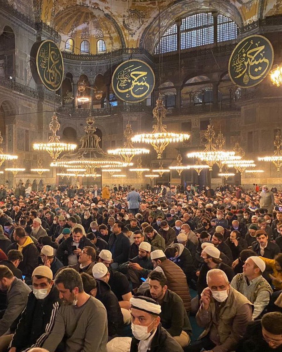 Alhamdhulillaah's tweet photo. Tarawīh prayers being performed in the Ayasofya Masjid for the first time in 88 years.

Allahu Akbar! https://t.co/wFoh2UWYXV