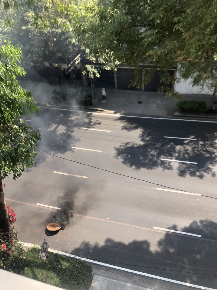 catwashere's tweet photo. @GobCDMX @CFEmx a quien se le avisa si mi coladera tiene fuego, echa humo y explota de vez en cuando https://t.co/YDJTS8IJxF