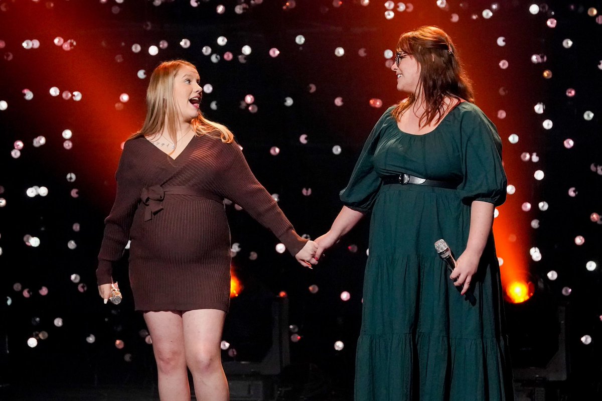 haleymyles_'s tweet photo. ARE YOU SHOOK?! The IOWA mamas are paired up for #Duets round for #HollywoodWeek 🥰🤩 Tune in this Sunday 8/7c to @AmericanIdol on @ABCNetwork to see me and @sammossmusic sing together! 💚 #AmericanIdol #HaleySlaton #HaleyMyles #HaleyOnIdol #SamMoss #SamMossMusic #SamMossOnIdol https://t.co/IciWHwVah7