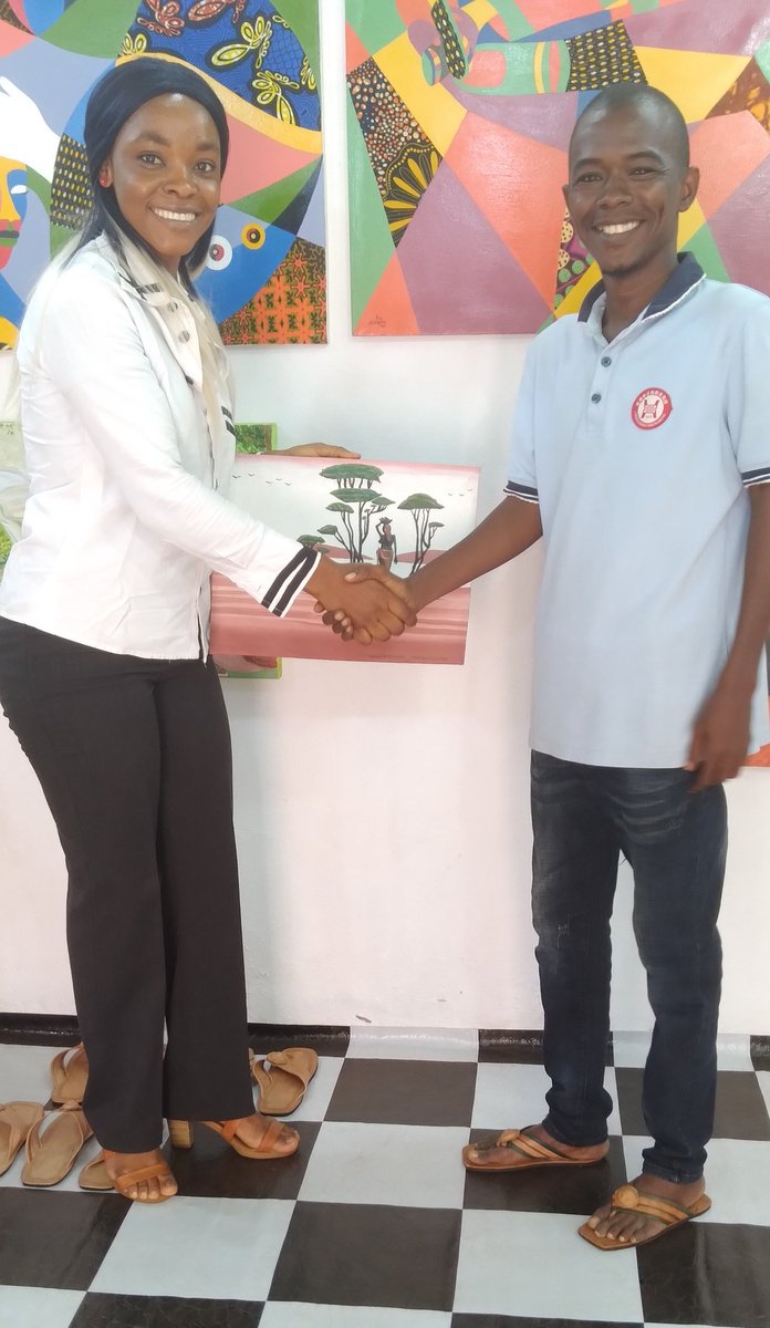 MofoungurouS's tweet photo. 🖐Chers Foungouroukâ🥰🤩
Nous avons reçu la visite de Mademoiselle Diallo. chez MoFoungurou Galerie d'Art 👉👉les clients sont satisfait.🎊🎊
Google map: MoFoungurou Galerie d'Art 🇬🇳🇬🇳en Guinée #art #google #mofoungurougaleriedart #galeriedartcontemporain #enguinee #conakry https://t.co/C0DFZ8RbhL