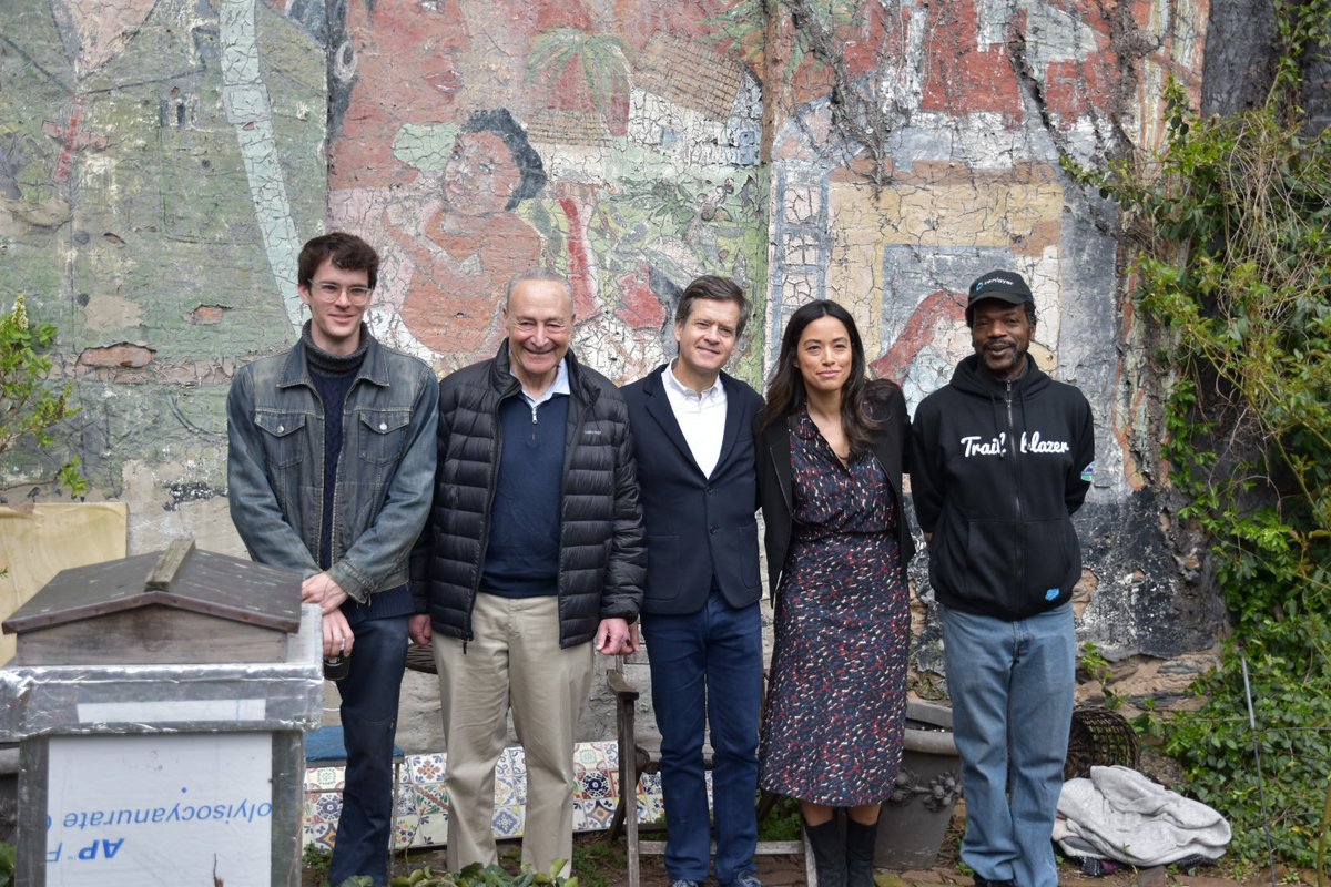 SenSchumer's tweet photo. Spring has Sprung!

Community gardens are the green gems of so many communities across the city.

That’s why I was thrilled to announce funding from the infrastructure law we passed that will support 260 community gardens across all five boroughs! https://t.co/HStgZMJ2UL