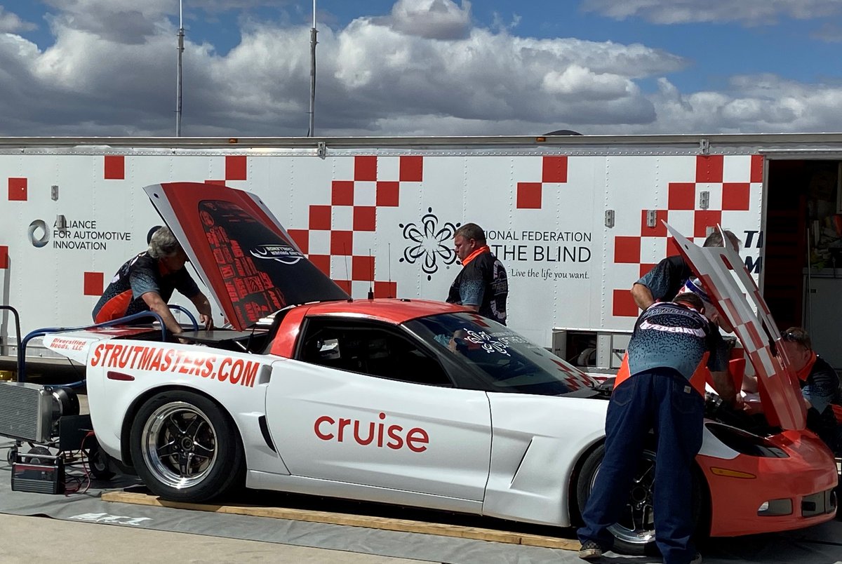 autosinnovate's tweet photo. Congratulations to Dan Parker (and newly crowned Guinness World Record holder!) on this amazing achievement. 

211.043 mph in this 🚙👇!

Truly inspiring. 

Thank you @NFB_Voice! #RaceForward #CruisinWithNFB

https://t.co/YKezgAeC1v https://t.co/R0EThKubRZ
