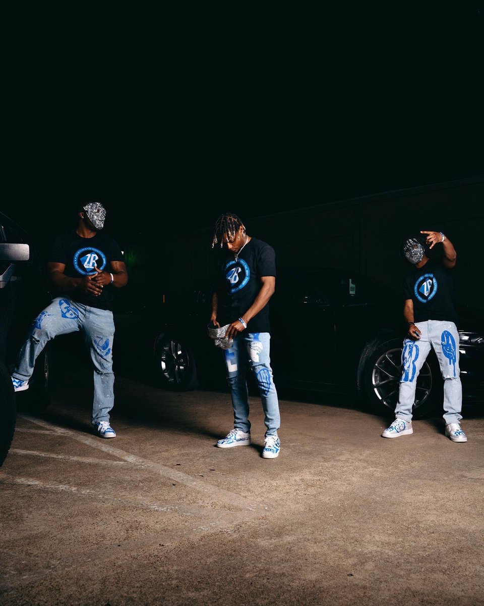 playaessentials's tweet photo. YARD RUNNERS 🕊💙 #FREEZB @bodacious_zb
Clothes By @playaessentialsbof https://t.co/ZW0v3dEd3f