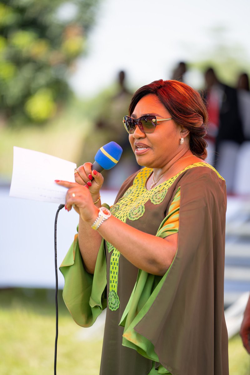 Mich_MBM's tweet photo. La rue s exprime! L histoire retiendra que la RDC a connue d 1ères dames exceptionnelles, je cite maman @DeniseNyakeru  et maman @KabilaOlive . Un mot pour elles https://t.co/5BzEcIJSCv