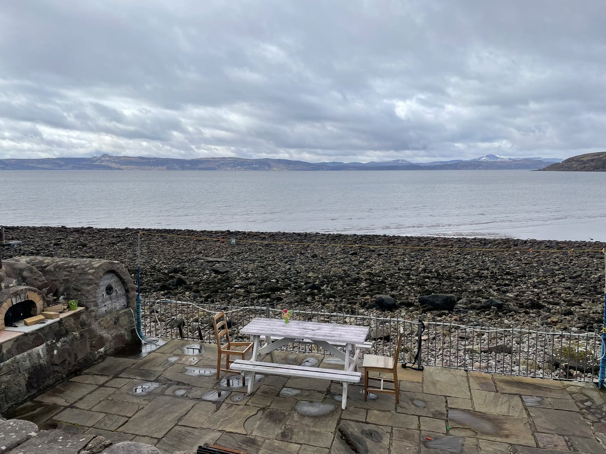 applecrossinn's tweet photo. Like this view? Want to live here?
This is the garden for our staff house. We have an en suite double room now available that we’re looking to fill with a couple or 2 friends, preferably 1 chef &amp; 1 front of house but we can be flexible.
Apply to hello@applecrossinn.co.uk or DM😊 https://t.co/kkX5CQNHa1