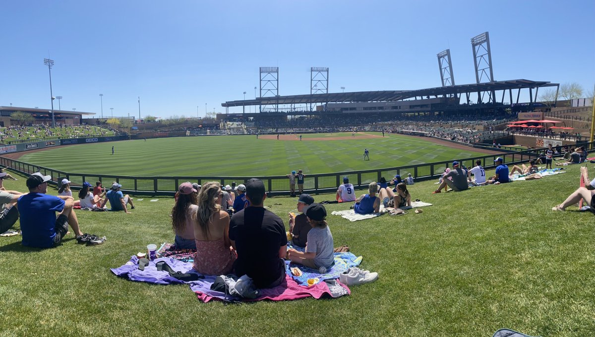 B_Murdock1320's tweet photo. LIVE from Salt River Fields. #DbacksSpring https://t.co/VwZcdoFpax