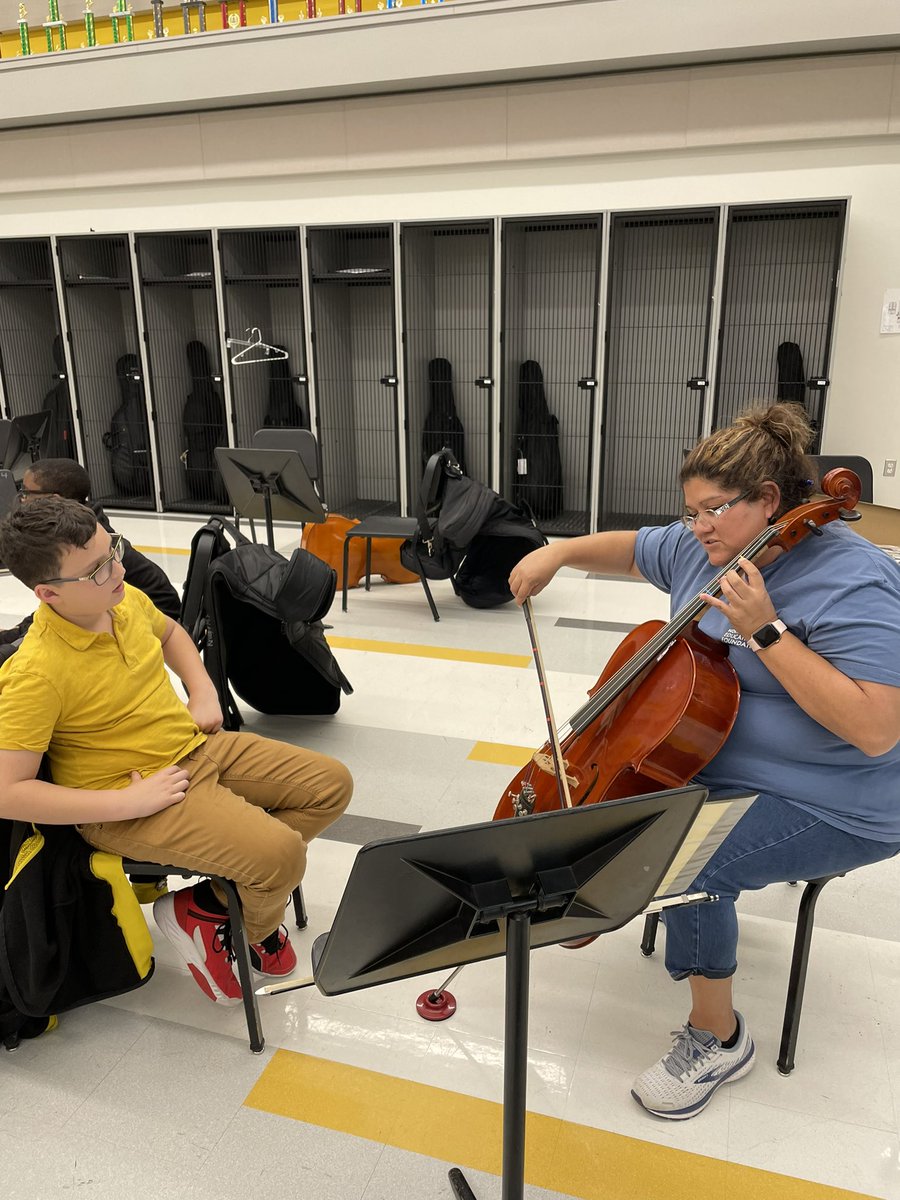 KruegerMSOrch's tweet photo. Bow Hold Seminar 2022 is now over. Thanks to all the Falcons who participated and learned with the orchestra today. https://t.co/NUD549HUJQ