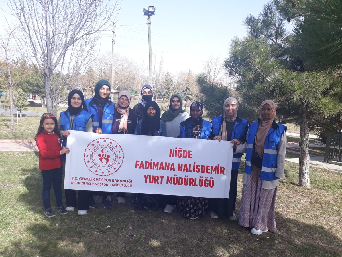 NigdeKYGM's tweet photo. Bugün öğrencilerimizle hem doğa gezisi yaptık hamde piknik yaptık🌳🙋‍♂️

E tabi çevremizi temizlemeyi ihmal etmedik 😍

📍Fadimana Halisdemir Yurdumuz https://t.co/RuqbjQVRF8