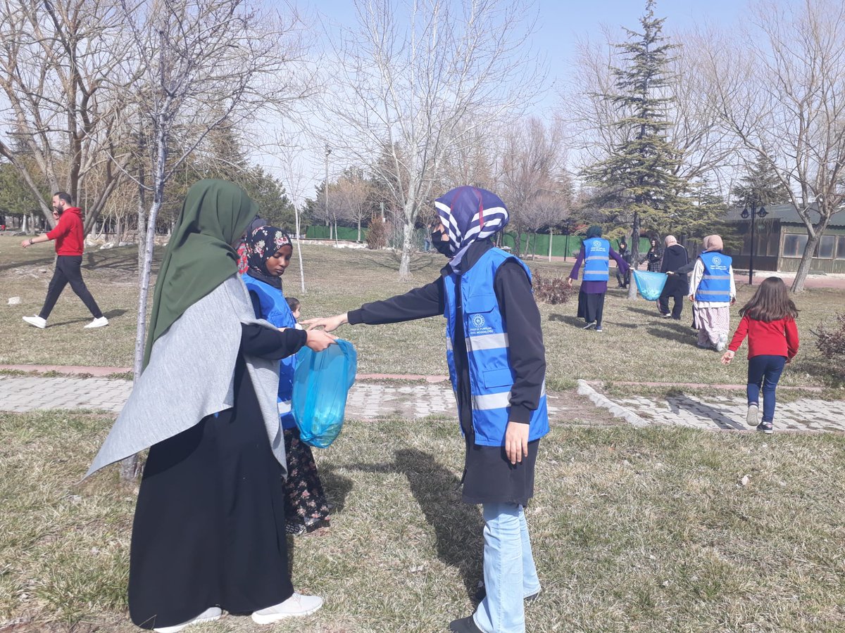 NigdeKYGM's tweet photo. Bugün öğrencilerimizle hem doğa gezisi yaptık hamde piknik yaptık🌳🙋‍♂️

E tabi çevremizi temizlemeyi ihmal etmedik 😍

📍Fadimana Halisdemir Yurdumuz https://t.co/RuqbjQVRF8