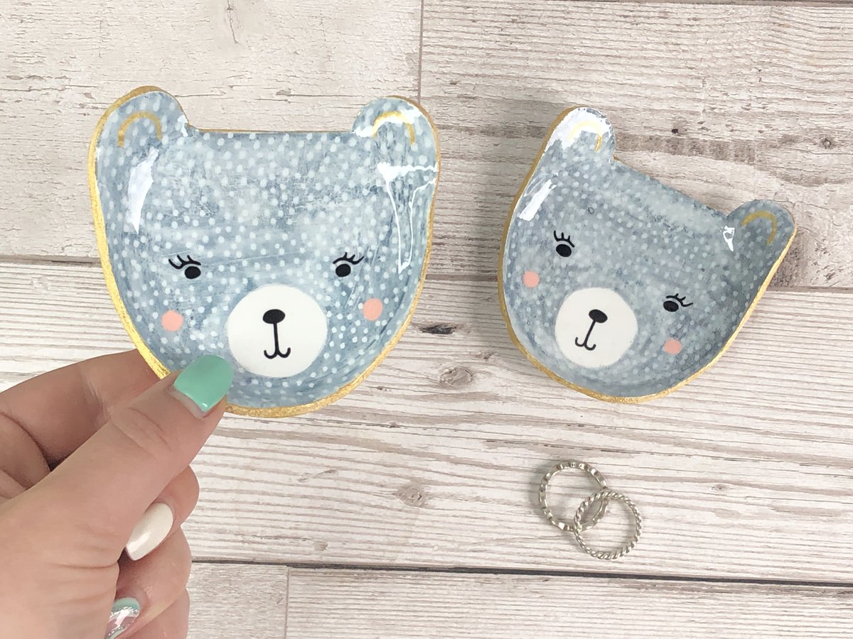 cwadephotoart's tweet photo. 🐻 Handmade teddy bear ring dishes, all arrive boxed &amp; gift wrapped! 

https://t.co/gCCInVV3o8

#animalgiftsday #ukgiftam #ukgifthour #etsyshop https://t.co/G9CnYBnSGK