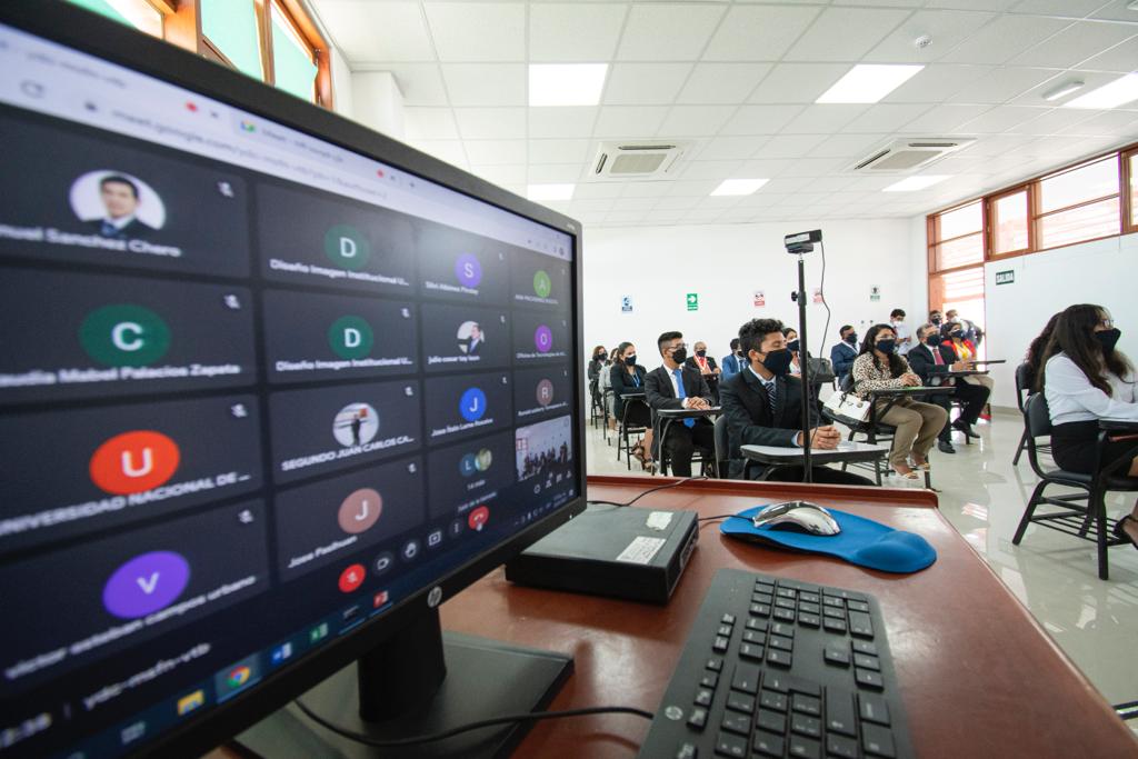 MineduPeru's tweet photo. Por su parte, la @UNF_oficial implementará modelos híbridos. Las prácticas en laboratorios serán 100 % presenciales, mientras que las clases tendrán un 30 % de presencialidad. El resto de actividades se desarrollarán a través de la plataforma virtual, de manera sincrónica. https://t.co/bu6PuNtnrm