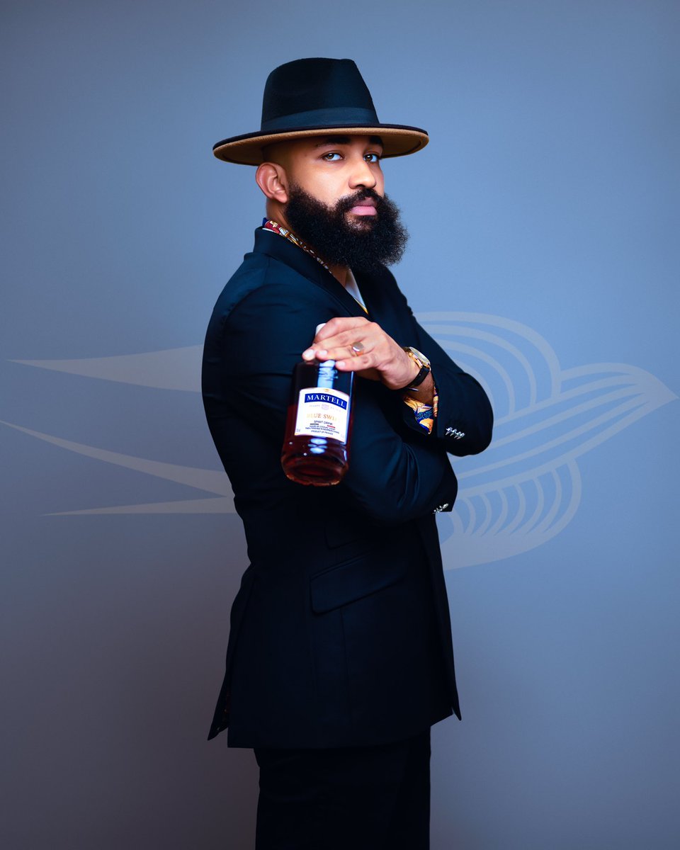 jeffbankz's tweet photo. Say hello to my new family @martellnigeria 🔥

I’m stocked to join the bold &amp; audacious team as a brand ambassador. It’s about to be an exciting journey! 

Looking forward to engaging the Swift Ones, the Martell way!
JeffBankz x Martell 
#martellway #martellhousenigeria https://t.co/LwNvZLjP4V