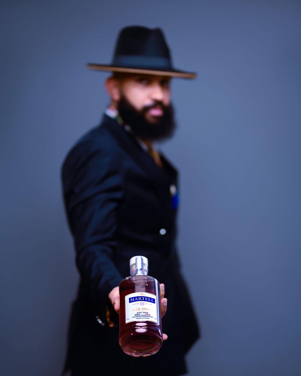 jeffbankz's tweet photo. Say hello to my new family @martellnigeria 🔥

I’m stocked to join the bold &amp; audacious team as a brand ambassador. It’s about to be an exciting journey! 

Looking forward to engaging the Swift Ones, the Martell way!
JeffBankz x Martell 
#martellway #martellhousenigeria https://t.co/LwNvZLjP4V