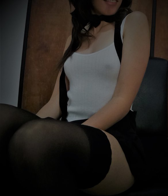 En ocasiones puedo ser tierna y en otras traviesa. Que prefieres?😋Sometimes I can be tender and other<a href="/tag/lingerie"class="tags"><span>#lingerie</span></a><a href="/tag/real"class="tags"><span>#real</span></a><a href="/tag/brunette"class="tags"><span>#brunette</span></a><a href="/tag/lips"class="tags"><span>#lips</span></a><a href="/tag/body"class="tags"><span>#body</span></a><a href="/tag/sexy"class="tags"><span>#sexy</span></a><a href="/tag/latina"class="tags"><span>#latina</span></a>