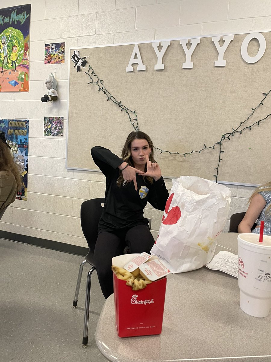 DominicRutan's tweet photo. When @LightridgeGSOC comes in clutch during 4th block 😭🙌🏻 #ilovechickfila #BoltsUp https://t.co/a1GKBrvlzI