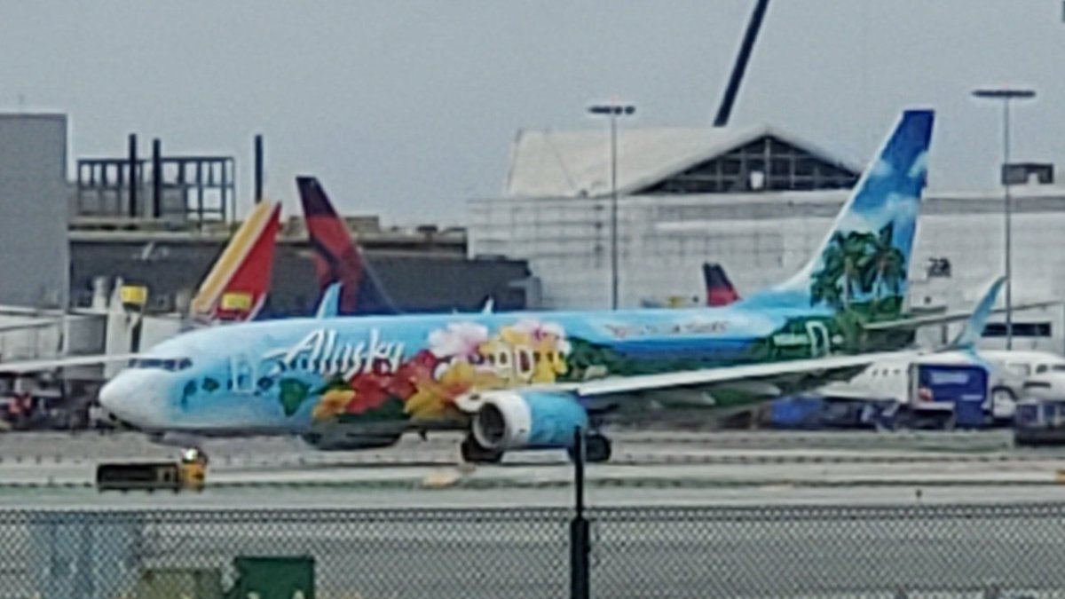 veryboeing's tweet photo. Alaska Airlines #B737 -890 #N560AS KLAX https://t.co/a4QnH6ajF2