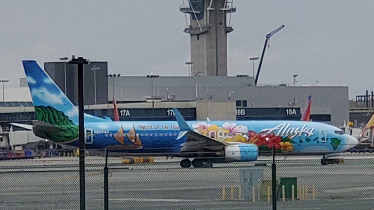 veryboeing's tweet photo. Alaska Airlines #B737 -890 #N560AS KLAX https://t.co/a4QnH6ajF2