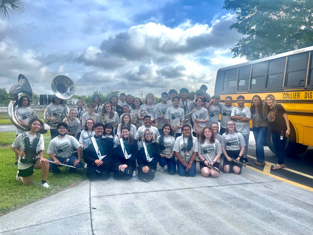 EFuentSPE's tweet photo. So grateful that the PRHS Marching Pride visited SPE to motivate our students before testing and show the beauty in music. Go Palmetto! 💚🐻 @SPEHAWKSNAPLES @PRHSBands https://t.co/ENih00BqVQ