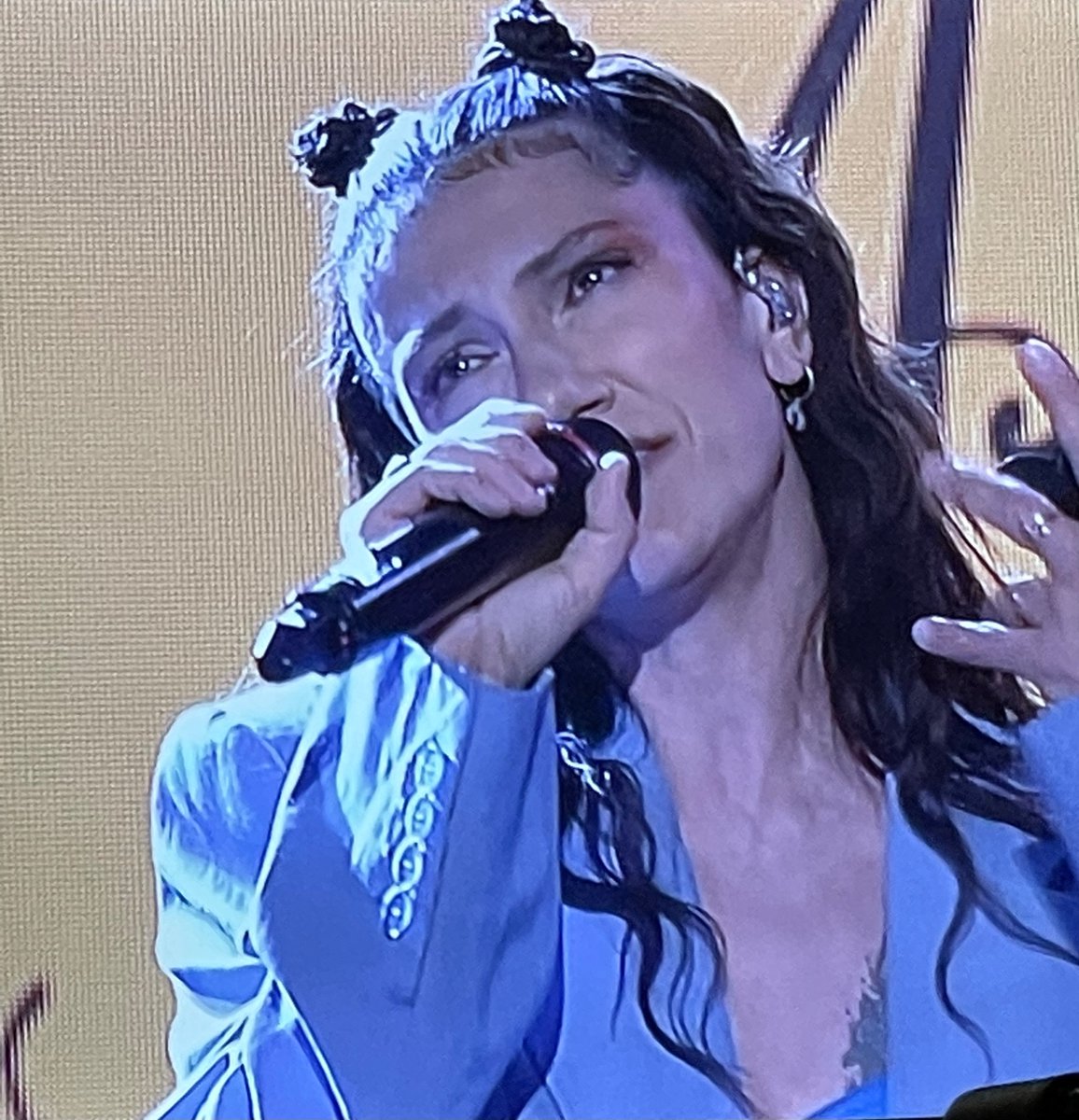Alessandro8o's tweet photo. #elisa canta A tempo perso, che in pratica è la copia di Impossible. 
Ma non si dice, giusto? https://t.co/HYD6Wcn3zg