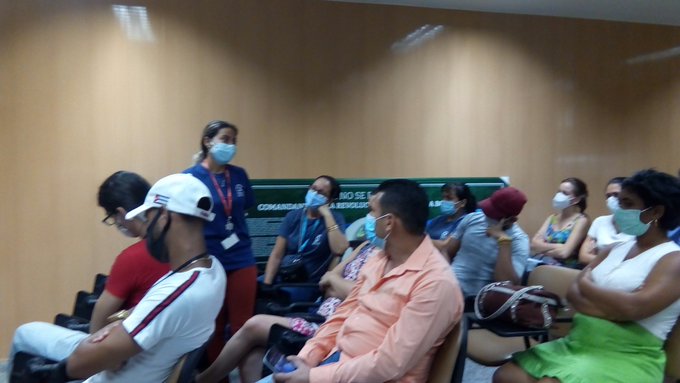 Jóvenes de las sedes del Comité Central <a href="/PartidoPCC/">Partido Comunista de Cuba</a>
 y <a href="/PresidenciaCuba/">Presidencia Cuba 🇨🇺</a> intercambiaron con investigadores de <a href="/FinlayInstituto/">Instituto Finlay de Vacunas</a> y <a href="/CIGBCuba/">CIGBCuba</a> como parte de las actividades del #60UJC. Reconocieron sus resultados y aportes en el enfrentamiento #COVID19. #Cuba #VamosConTodo <a href="/DiazCanelB/">Miguel Díaz-Canel Bermúdez</a>