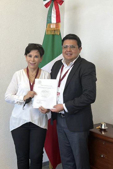 AliciaKerber's tweet photo. El día de hoy recibí de manos de @MoisesPoblanno el acuerdo de mi designación como Embajadora, último escalón en una carrera construida a base de trabajo y esfuerzo. #OrgulloSem. Mi agradecimiento a @lopezobrador_ @m_ebrard @r_velascoa https://t.co/feh5RMKd0T