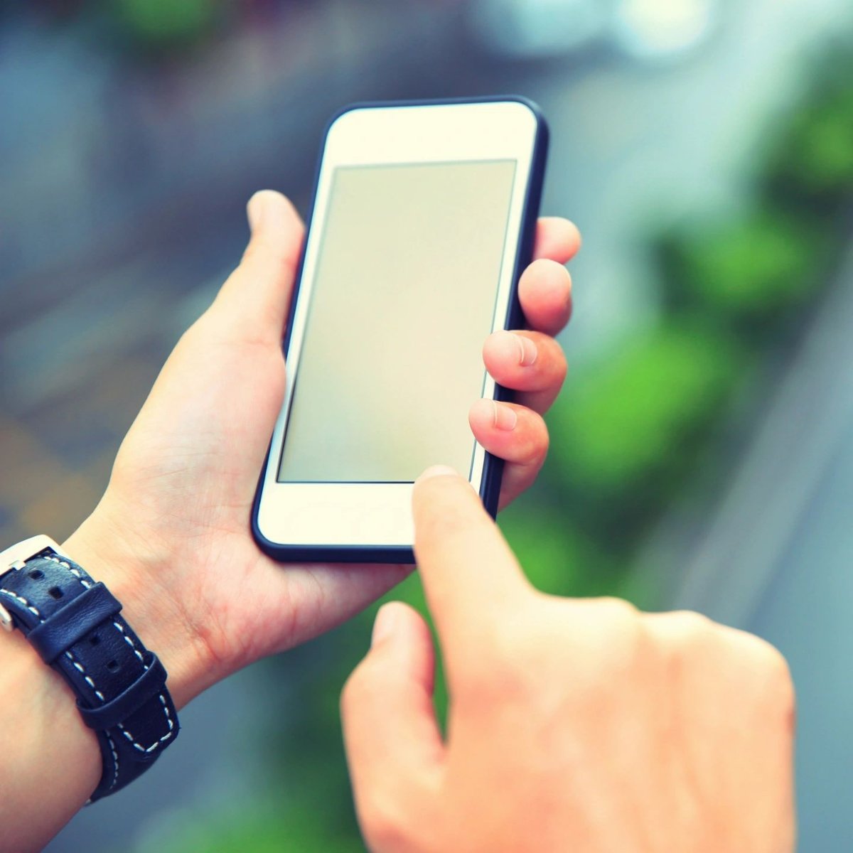 Riverside_Trans's tweet image. April is Distracted Driving Awareness Month. Remember: When you're on the road, give driving your full attention. Your phone can wait! #RiversideTransmissionCenter #TransmissionRepair #FullServiceAutoShop #RiversideCarRepairs #RiversideCA