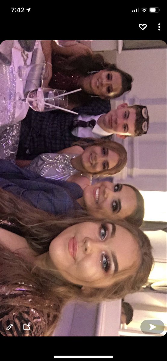 aimee656's tweet photo. @_bethellisx happy birthday beth !! hope you’ve had the best day love and miss u so much ❤️❤️❤️ https://t.co/05CYwi32bT