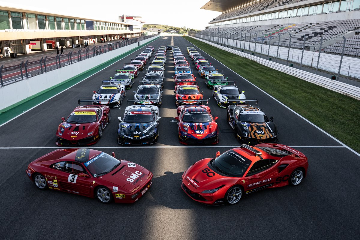 FerrariRaces's tweet photo. What a group! 😍
#FerrariChallenge #FerrariChallenge30 #Ferrari488Challenge #Ferrari348Challenge #FerrariCorseClienti #FerrariRaces @AIAPortimao https://t.co/UUn35vP220
