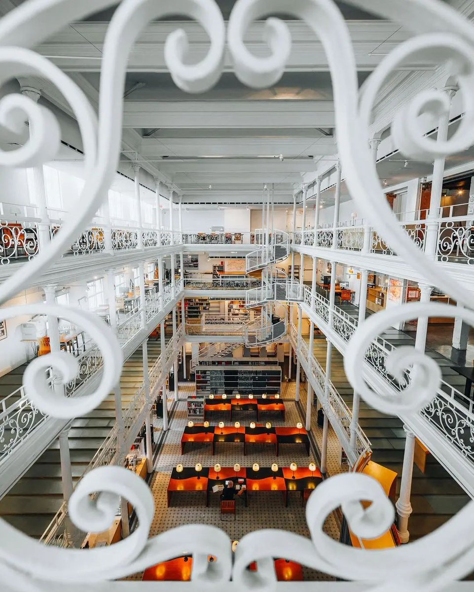 Montreal's tweet photo. The serenity and beauty of the National Archives in Montréal. 😍

📷 @JayLauz @_BAnQ #montreal #MTLmoments #photooftheday #libraries https://t.co/DJpsqO7YdS