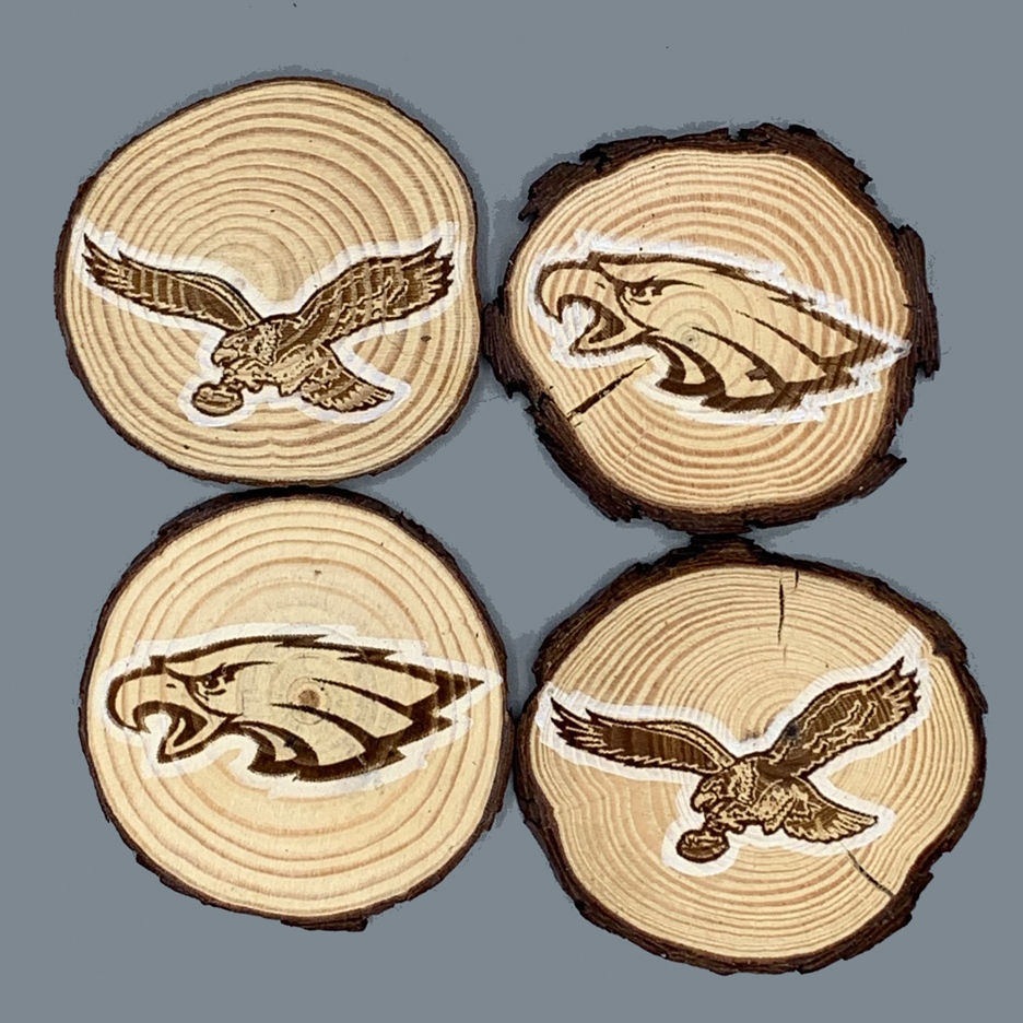 Handmade set of four Eagles pyrography coasters by Jonathan Metz ⁠
$72⁠
⁠
deja-42-art-gallery.square.site/product/4-prog…
⁠
⁠
⁠
⁠
⁠
⁠
⁠
⁠
#jmetzart #deja42artgallery #eastpassyunk #woodartists #woodburningartist #coasterart #woodartisan #flyersart #pyrographyartist #phillyartists