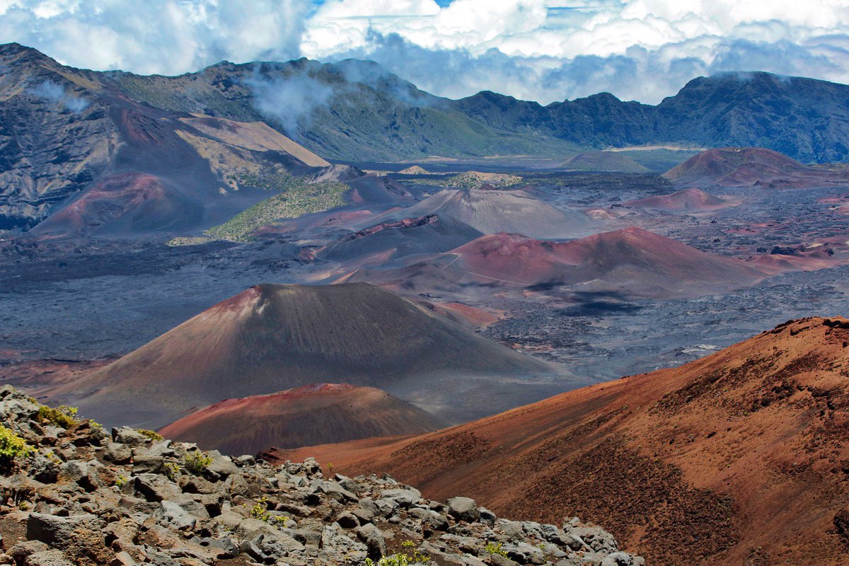 Do you love the peace and solitude of Haleakalā National Park? Your feedback is due TONIGHT AT 8PM! Learn more about whatʻs at stake with air tours in the park, and how to contribute your mana‘o at this link: bit.ly/HNPAirTours