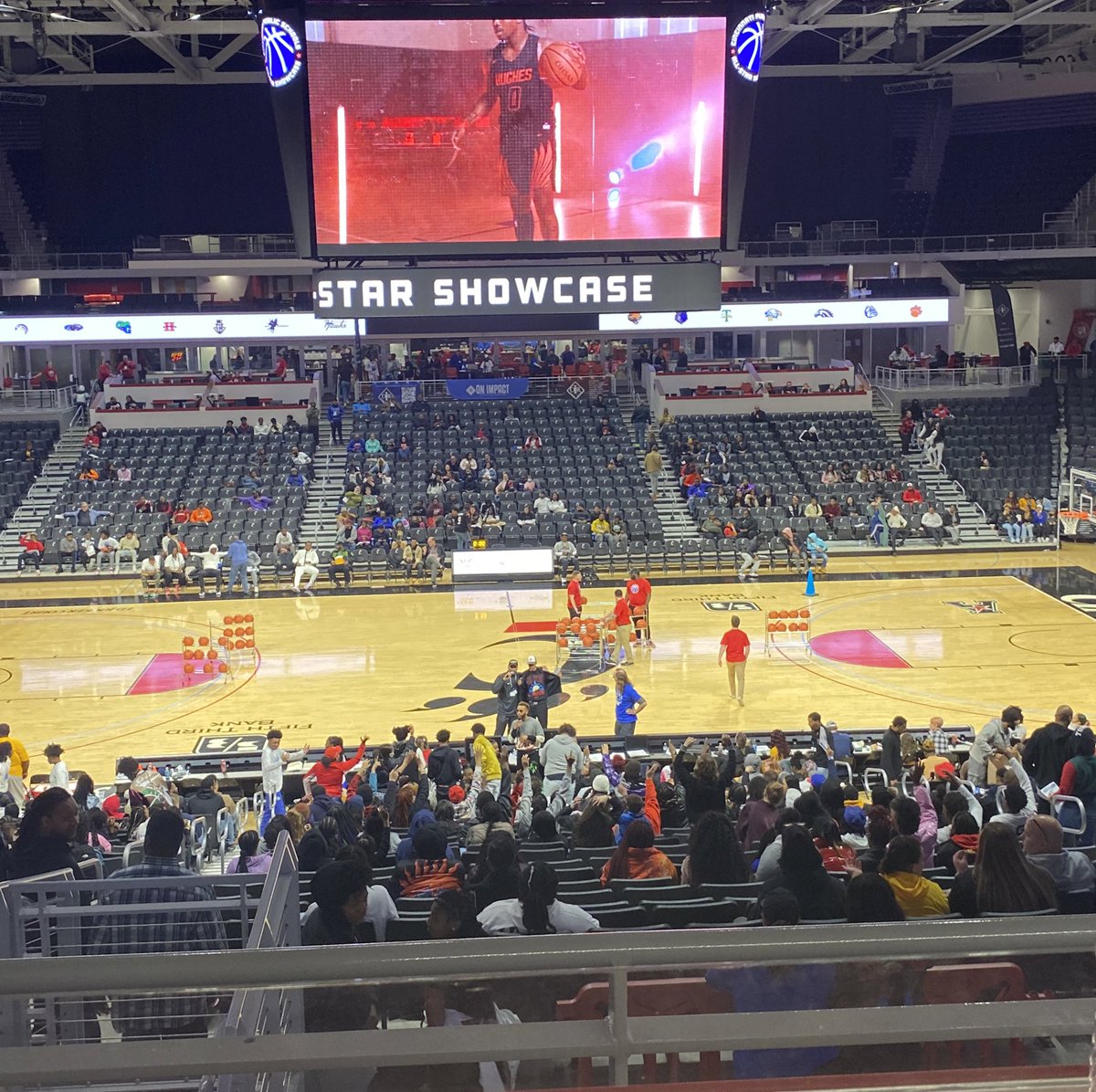 MSJ_Admissions's tweet photo. @iamcpsathletics We had a great time ! It was truly an honor being invited to the such a wonderful event surrounded by many friendly faces , colleagues, families and bright, talented student-athletes ! #CPSAllStarShowCase π π π https://t.co/sPAgd5UkiC